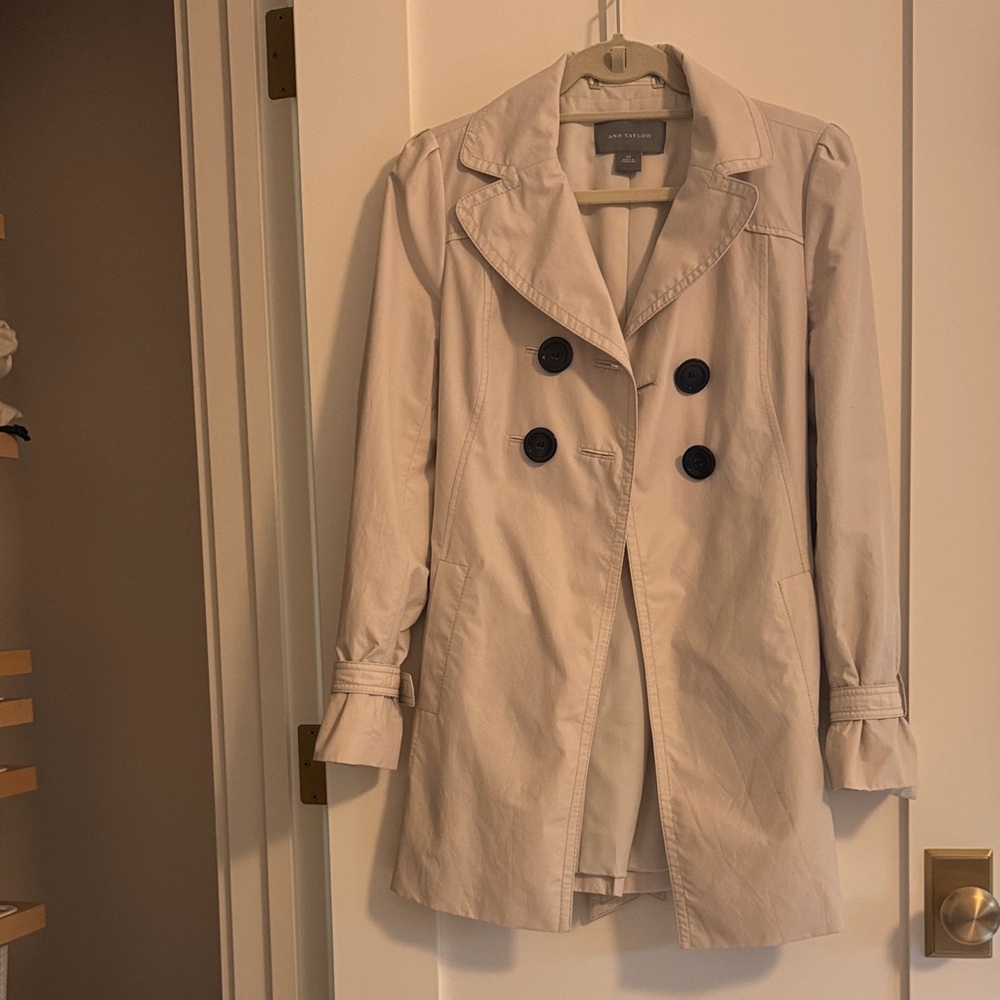 Ann Taylor Light Tan Trench Coat XS